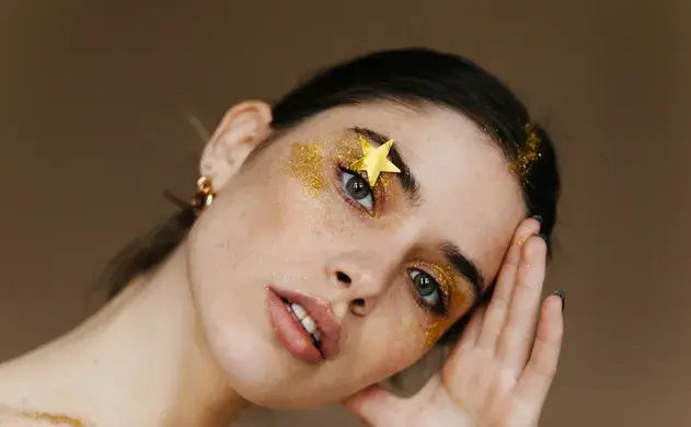 Glitter Makyaj Nedir? Glitter Makyaj Nasıl Yapılır?